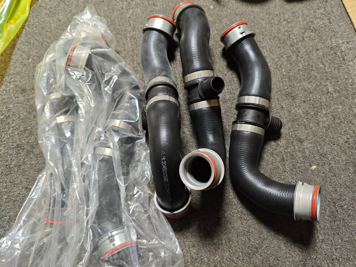 MERCEDES-BENZ Radiator Hose A2045012682